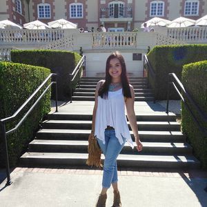 Meet your Posher, Sayra